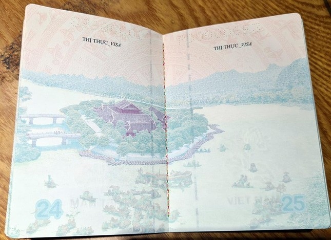 Popular Vietnamese destinations appear on new passport